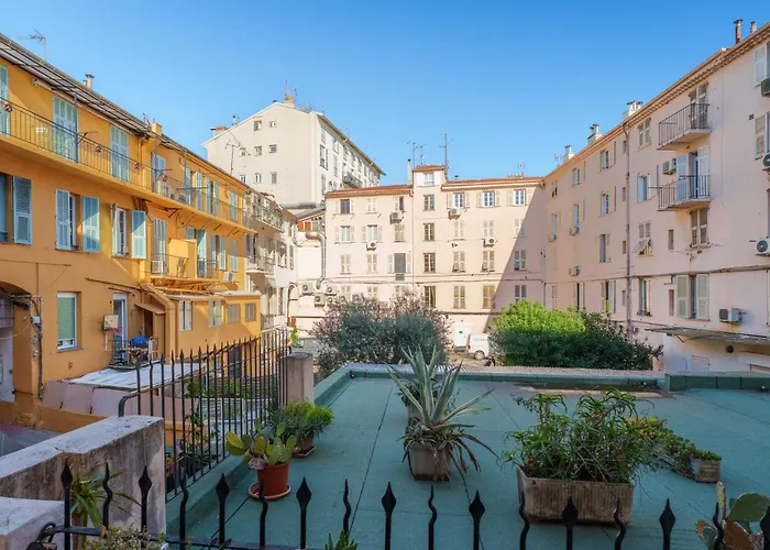 Nice Renting - Love Room Massena - Luxe Room - Jacuzzi - Terrace - King Bed - Ac