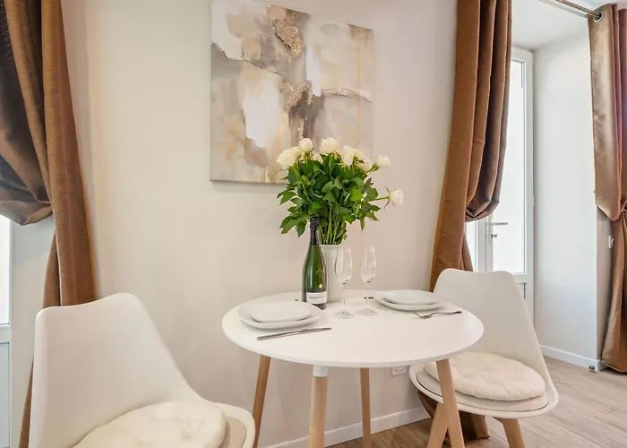 Nice Renting - Love Room Massena - Luxe Room - Jacuzzi - Terrace - King Bed - Ac