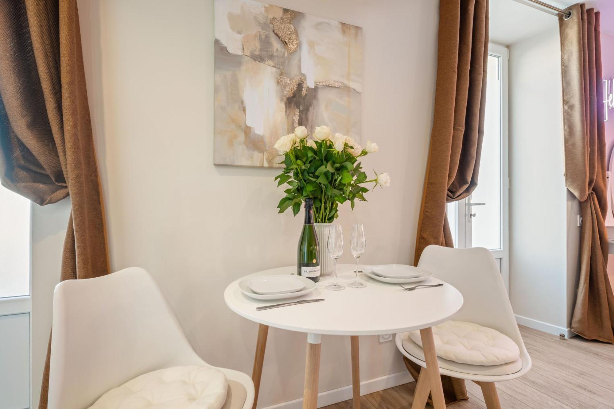 Renting - Massena - Luxe - Jacuzzi - Terrace - King Bed - Ac * Nizza